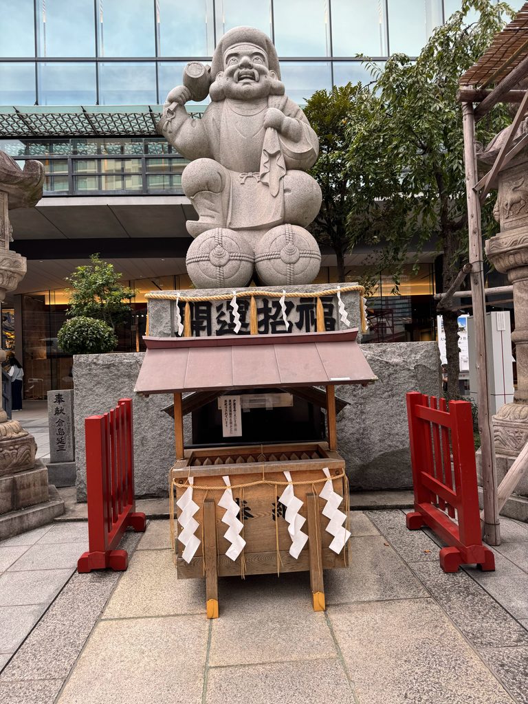 神田明神境内に鎮座する日本一の大きさを誇るだいこく様尊像